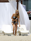 Paris-Hilton-in-a-Bikini-in-Malibu-26