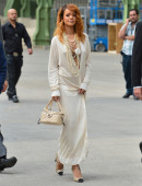 Rihanna-at-Chanel-Fashion-Show-in-Paris-12
