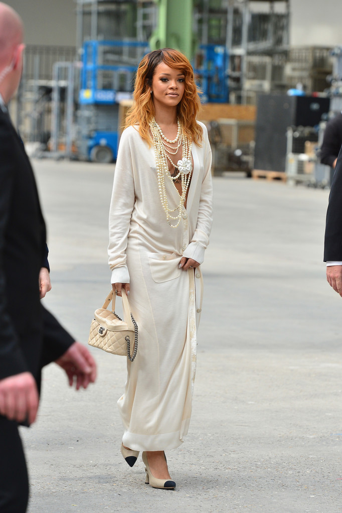 Rihanna-at-Chanel-Fashion-Show-in-Paris-6