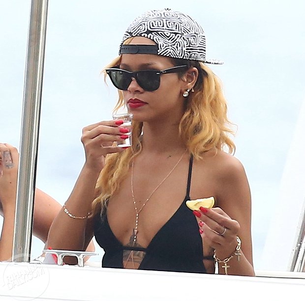 Rihanna-in-Black-Swimsuit-3