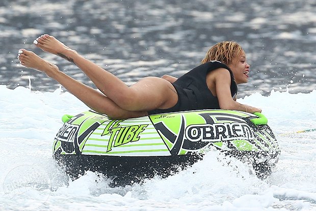 Rihanna-in-Black-Swimsuit-4