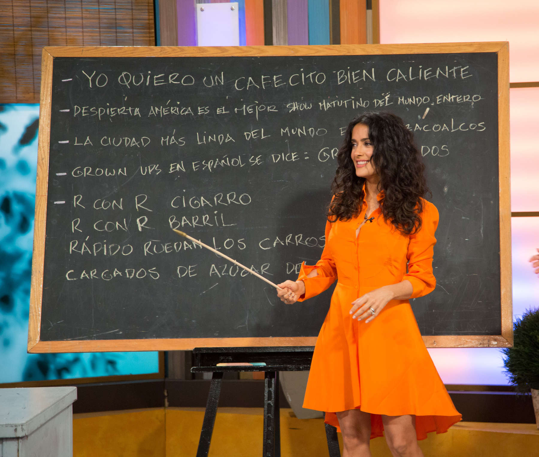 Salma-Hayek-on-Despierta-America-16