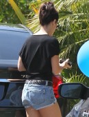 Sandra-Bullock-in-Shorts-5