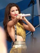 Selena-Gomez-Performing-at-Radio-Station-Concert-in-Boston-15
