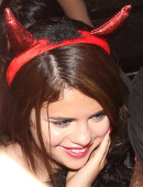 Selena-Gomez-Roosevelt-Hotel-LA-5