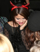 Selena-Gomez-Roosevelt-Hotel-LA-7