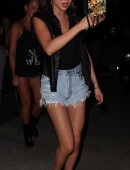 Selena-Gomez-at-Beyonce-Concert-in-LA-4