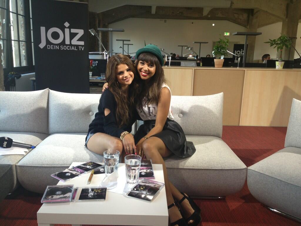 Selena-Gomez-at-Joiz-Studio-in-Berlin-2