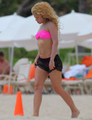 Shakira-in-Bikini-17