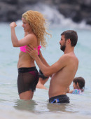 Shakira-in-Bikini-3