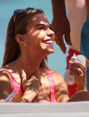 Sofia-Vergara-in-Swimsuit-Greece-11