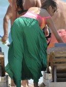 Sofia-Vergara-in-Swimsuit-Greece-7