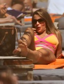 Sofia-Vergara-in-Swimsuit-Greece-8