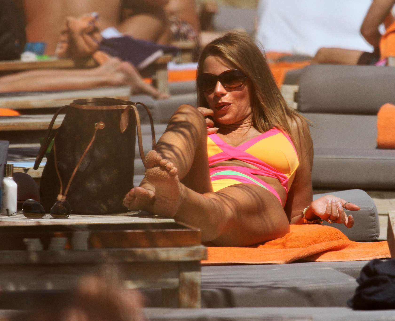 Sofia-Vergara-in-Swimsuit-Greece-8