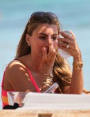 Sofia-Vergara-in-Swimsuit-Greece-9