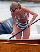 Taylor-Swift-in-Striped-Bikini-3