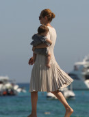 Uma-Thurman-at-Club-55-in-Saint-Tropez-2