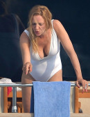 Uma-Thurman-in-Swimsuit-10