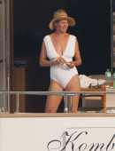 Uma-Thurman-in-Swimsuit-15