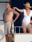 Uma-Thurman-in-Swimsuit-3