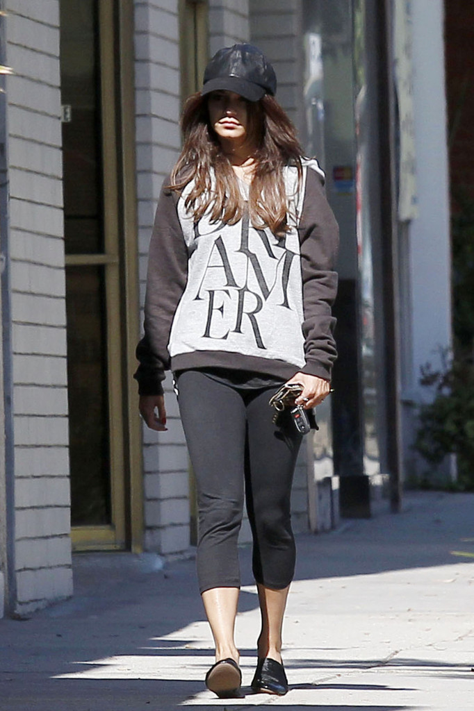 Vanessa-Hudgens-and-Stella-Hudgens-1