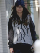 Vanessa-Hudgens-and-Stella-Hudgens-4