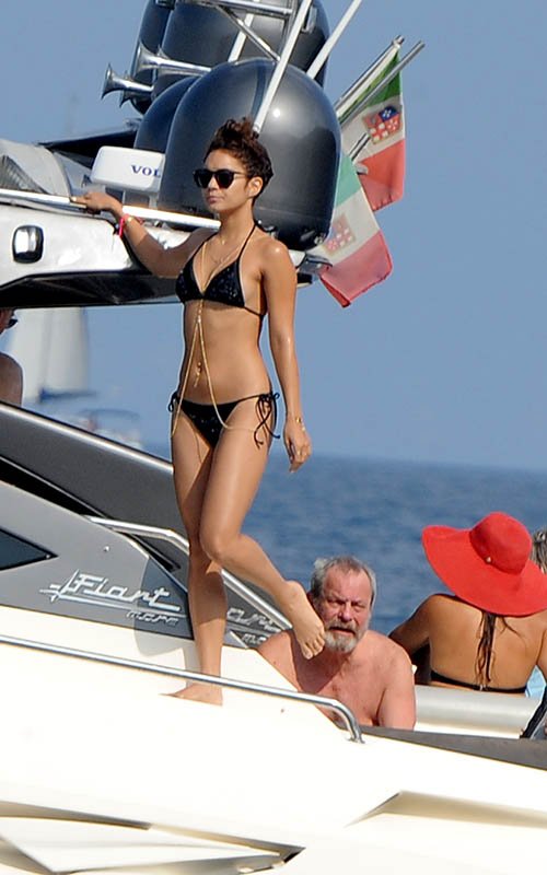 Vanessa-Hudgens-in-Bikini-1