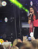 Victoria-Justice-Performing-at-the-Summer-Break-Tour-in-Atlanta-7