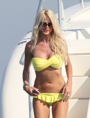 Victoria-Silvstedt-in-Bikini-in-Saint-Tropez-3