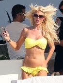 Victoria-Silvstedt-in-Bikini-in-Saint-Tropez-5