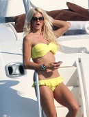 Victoria-Silvstedt-in-Bikini-in-Saint-Tropez-8