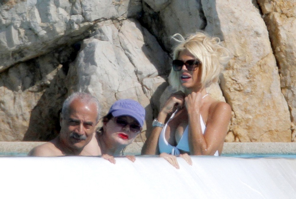 Victoria-Silvstedt-in-White-Bikini-7