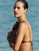 Alessandra-Ambrosio-in-Bikini-6
