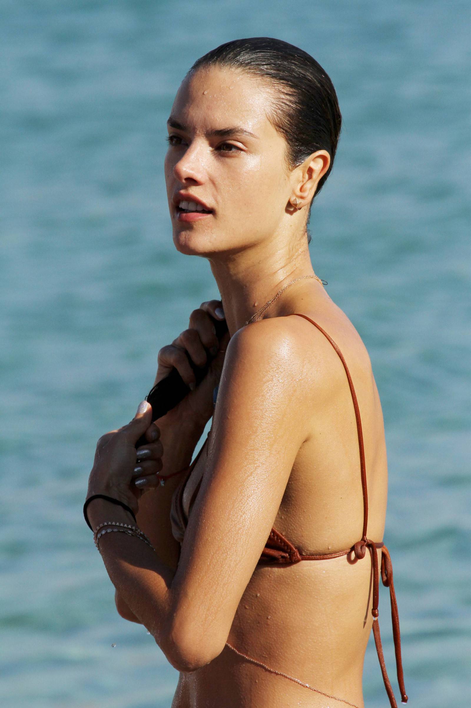 Alessandra-Ambrosio-in-Bikini-6
