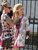 AnnaSophia-Robb-Leggy-The-Carrie-Diaries-NYC-11