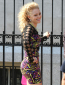 AnnaSophia-Robb-Leggy-The-Carrie-Diaries-NYC-2