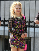 AnnaSophia-Robb-Leggy-The-Carrie-Diaries-NYC-3