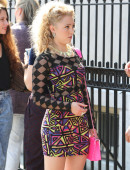 AnnaSophia-Robb-Leggy-The-Carrie-Diaries-NYC-5