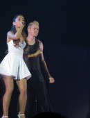 Ariana-Grande-Leggy-4