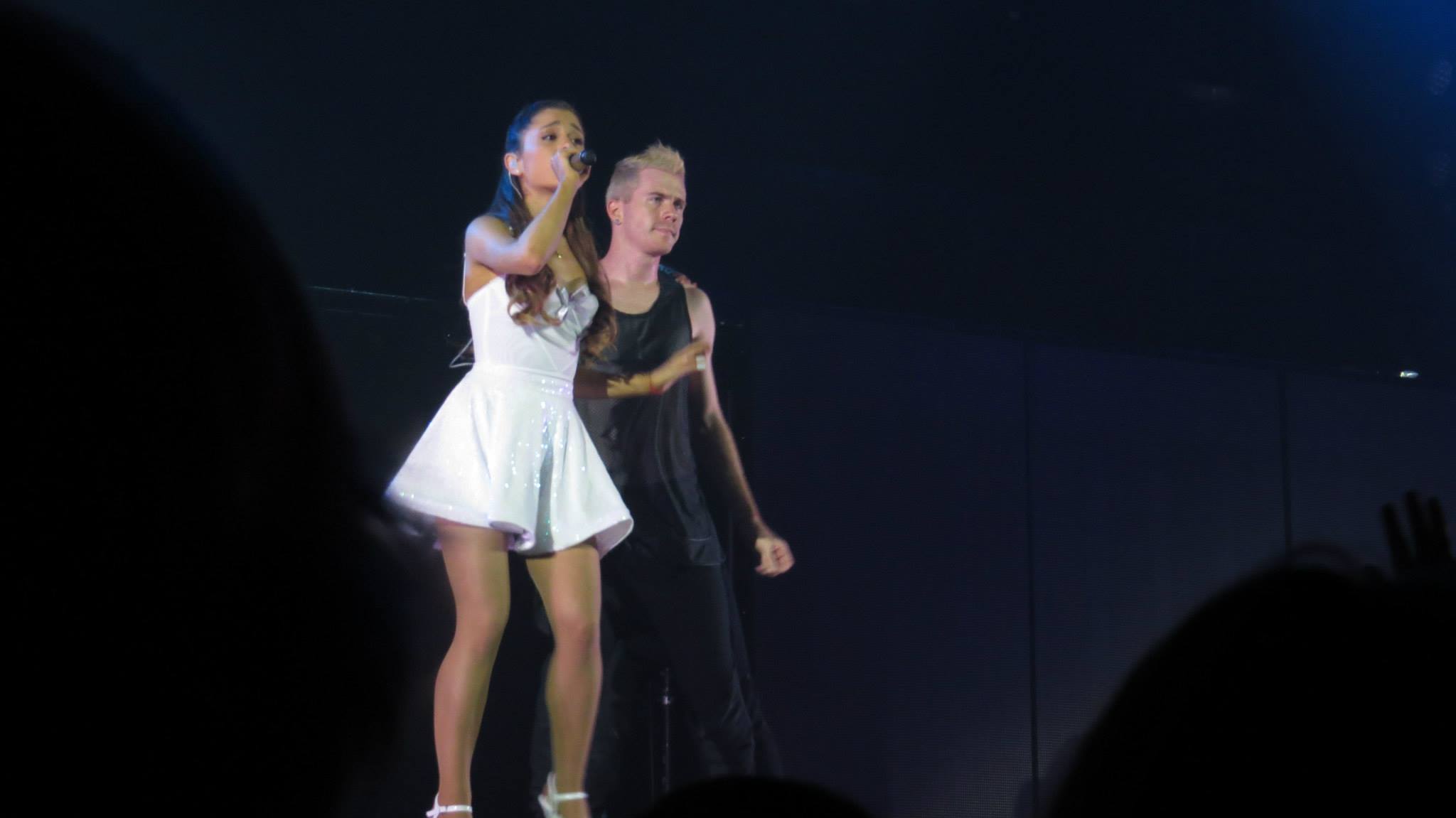 Ariana-Grande-Leggy-4