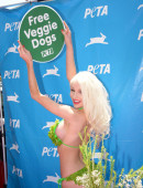 Courtney-Stodden-Bikini-Hollywood-2