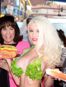 Courtney-Stodden-Bikini-Hollywood-4