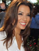 Eva-Longoria-at-Newark-Mayor-Cory-Booker-Rally-in-NJ-3