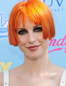 Hayley-Williams-at-Teen-Choice-Awards-2013-7
