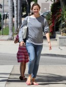 Jennifer-Garner-Booty-in-Jeans-5