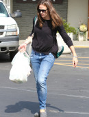 Jennifer-Garner-Booty-in-Jeans-Brentwood-3