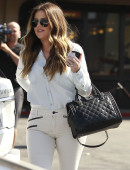 **EXCLUSIVE** SISTER TIME! Khloe and Kourtney Kardashian go out for lunch at Jerry's Famous Deli in Calabasas