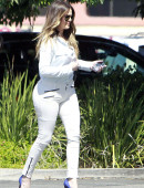 **EXCLUSIVE** SISTER TIME! Khloe and Kourtney Kardashian go out for lunch at Jerry's Famous Deli in Calabasas