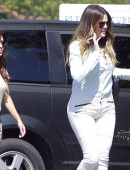**EXCLUSIVE** SISTER TIME! Khloe and Kourtney Kardashian go out for lunch at Jerry's Famous Deli in Calabasas