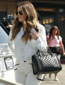 **EXCLUSIVE** SISTER TIME! Khloe and Kourtney Kardashian go out for lunch at Jerry's Famous Deli in Calabasas